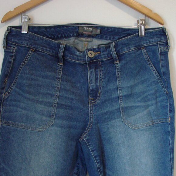 Torrid Crop Boyfriend Jeans Vintage Stretch Raw Hem Ankle Size 14 - Picture 3 of 12